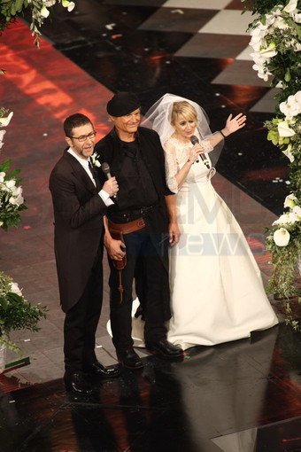 Festival #sanremo2014: Don Matteo celebra il matrimonio artistico tra Fazio e Littizzetto Festival #sanremo2014: Don Matteo celebra il matrimonio artistico tra Fazio e Littizzetto