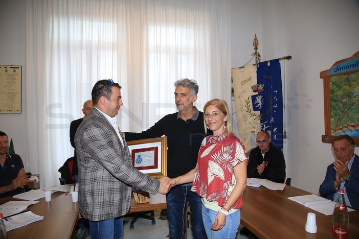 Triora ricorda Cristian di Ca' Mea consegnando una targa ai figli e gli dedica la festa di 'Fungo nel Borgo 2019'