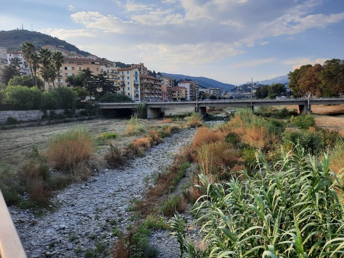 Imperia, lotta all'abbandono dei rifiuti e pulizia dei torrenti: arrivano dal Comune altri fondi per la prevenzione