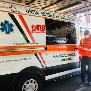 Imperia, la Croce Bianca dedica a tutte le vittime del Covid-19 la nuova ambulanza (Video)
