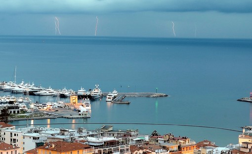 Allerta meteo gialla nel savonese ed a Genova: possibili temporali anche nella nostra provincia