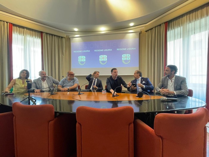 Il gruppo ANIMA al completo ringrazia AMAIE ENERGIA per l’impegno a tutela della pista ciclopedonale Il gruppo ANIMA al completo ringrazia AMAIE ENERGIA per l’impegno a tutela della pista ciclopedonale