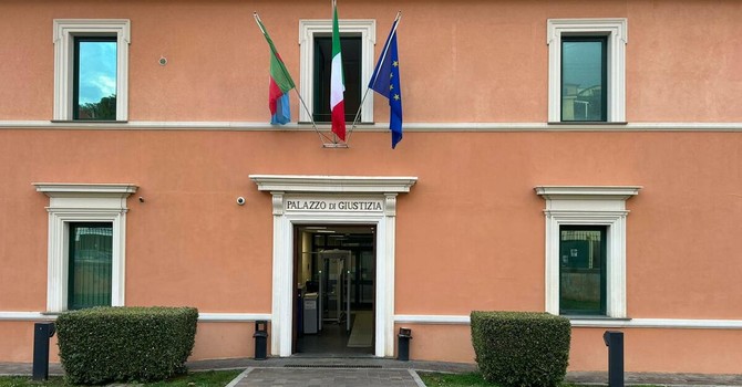 Bimba morta a Bordighera, lunedì gli interrogatori di Iannuzzi e Aiello. La difesa del compagno: “È sconvolto”, sarà trasferito a Genova Bimba morta a Bordighera, lunedì gli interrogatori di Iannuzzi e Aiello. La difesa del compagno: “È sconvolto”, sarà trasferito a Genova