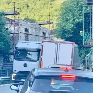 Pornassio, la Statale 28 di nuovo bloccata dai tir: strada chiusa in entrambi i sensi