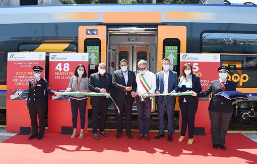 Liguria: consegnato nuovo treno, Toti "Dal 1 luglio tutti i treni torneranno a circolare come nel periodo pre-covid” Liguria: consegnato nuovo treno, Toti "Dal 1 luglio tutti i treni torneranno a circolare come nel periodo pre-covid”