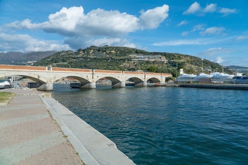 Al via i lavori sul ponte dell'Argentina tra Arma e Riva: la speranza per il nuovo entro l'estate prossima