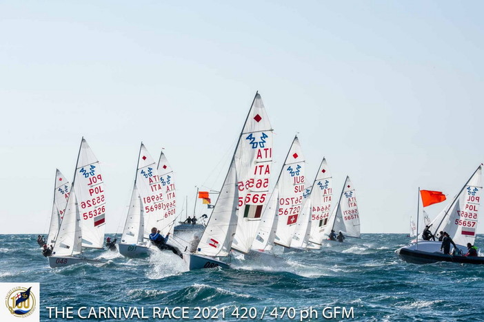 Parte a Marina degli Aregai la settima edizione della Carnival Race organizzata dallo Yacht Club Sanremo