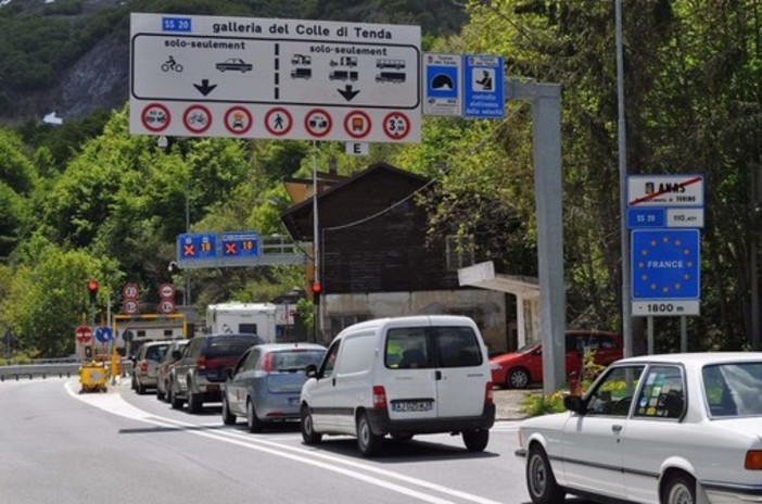 Col di Tenda: lavori per il raddoppio al confine italo-francese, il prefetto di Nizza visita il cantiere