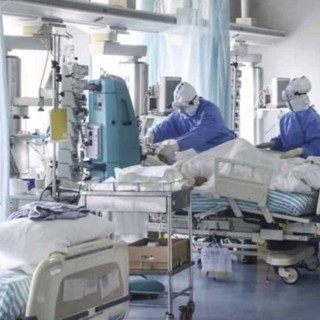 Cluster all'ospedale di Imperia, salgono a 15 i pazienti contagiati in Medicina: oggi altri due casi Cluster all'ospedale di Imperia, salgono a 15 i pazienti contagiati in Medicina: oggi altri due casi