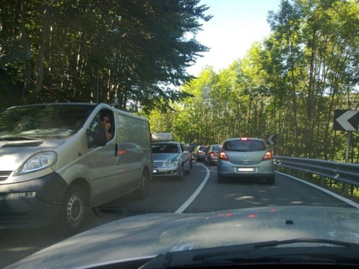 Rientro di passione dopo il fine settimana al mare: code e rallentamenti in autostrada e sul colle di Tenda Rientro di passione dopo il fine settimana al mare: code e rallentamenti in autostrada e sul colle di Tenda