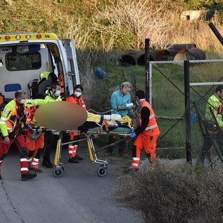 Arma di Taggia: operaio precipita dal tetto di un'abitazione, è in prognosi riservata a Pietra Ligure (Foto) Arma di Taggia: operaio precipita dal tetto di un'abitazione, è in prognosi riservata a Pietra Ligure (Foto)