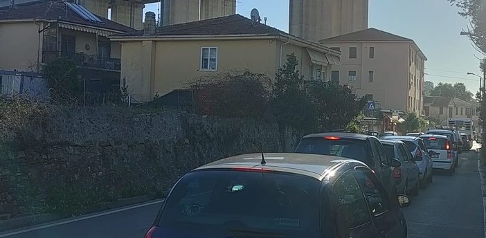 La coda in uscita da Caramagna La coda in uscita da Caramagna