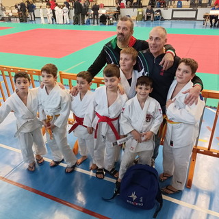Otto medaglie per gli atleti del Tsukuri judo Ventimiglia al Trofeo di Natale a Genova (foto)