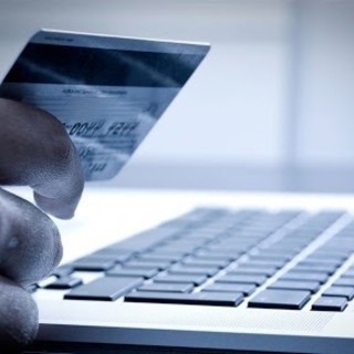 In Riviera è allarme per le vacanze e le truffe digitali, pioggia di email arrivate in questi giorni