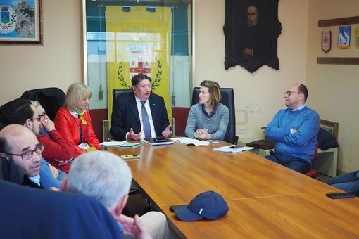 Il tavolo di confronto in comune a Taggia tra gli organizzatori ed i comuni delle valli Argentina ed Armea Il tavolo di confronto in comune a Taggia tra gli organizzatori ed i comuni delle valli Argentina ed Armea
