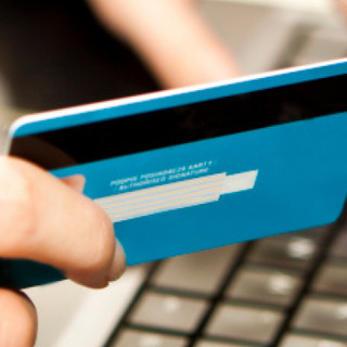 In vista del Natale. Occhi aperti sugli acquisti on line: i consigli della polizia postale per non cadere nella trappola dei truffatori