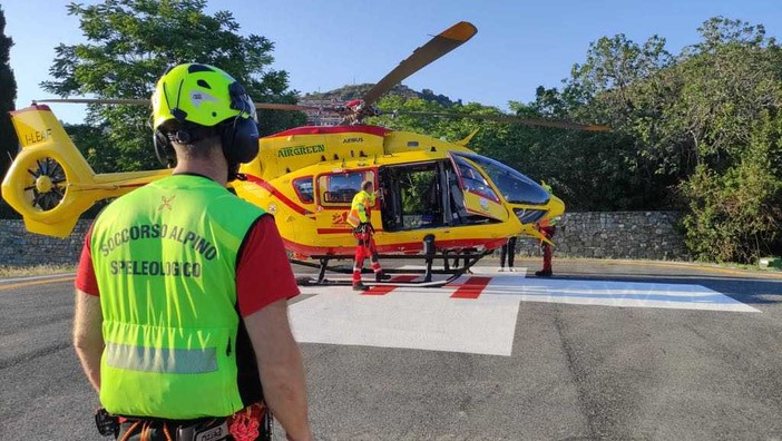 L’elisoccorso servirà anche la nostra provincia 24 ore su 24 da luglio: ci sarà una piazzola notturna al San Martino di Genova L’elisoccorso servirà anche la nostra provincia 24 ore su 24 da luglio: ci sarà una piazzola notturna al San Martino di Genova