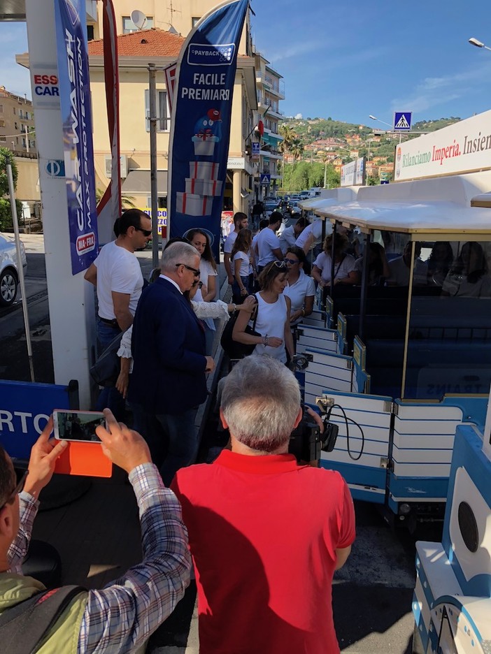 Imperia: elezioni, partito il "Trenino degli Imperiesi" con il candidato sindaco Scajola Imperia: elezioni, partito il "Trenino degli Imperiesi" con il candidato sindaco Scajola
