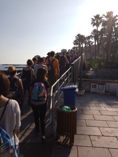 Due parole in riva al mare ad Imperia: via all'ottava edizione con il trekking letterario al chiaro di luna