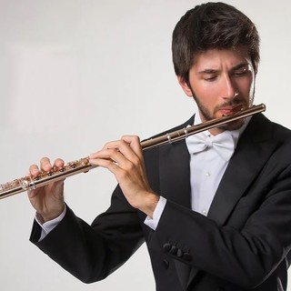 Il flautista Tommaso Benciolini all'ex Oratorio si Santa Brigida a Sanremo