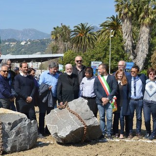 Ventimiglia: fa discutere il possibile spostamento dell’opera di Pistoletto dal confine italo-francese, la notizia finisce anche su uno rivista d’arte