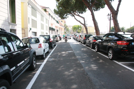 Sanremo: nuovi parcheggi bianchi, saranno con disco orario 4 ore Sanremo: nuovi parcheggi bianchi, saranno con disco orario 4 ore