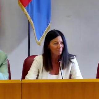 Ventimiglia, il consiglio comunale accoglie il nuovo assessore: Tiziana Faedda Ventimiglia, il consiglio comunale accoglie il nuovo assessore: Tiziana Faedda