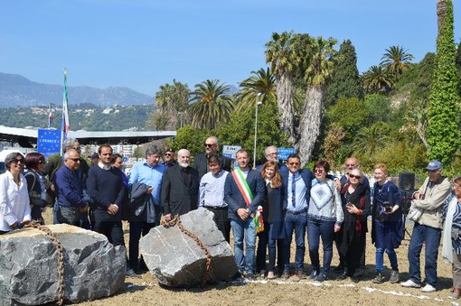 Ventimiglia: 50 parcheggi al posto del ‘Terzo Paradiso’ di Pistoletto, l’opera potrebbe trovare un’altra collocazione Ventimiglia: 50 parcheggi al posto del ‘Terzo Paradiso’ di Pistoletto, l’opera potrebbe trovare un’altra collocazione