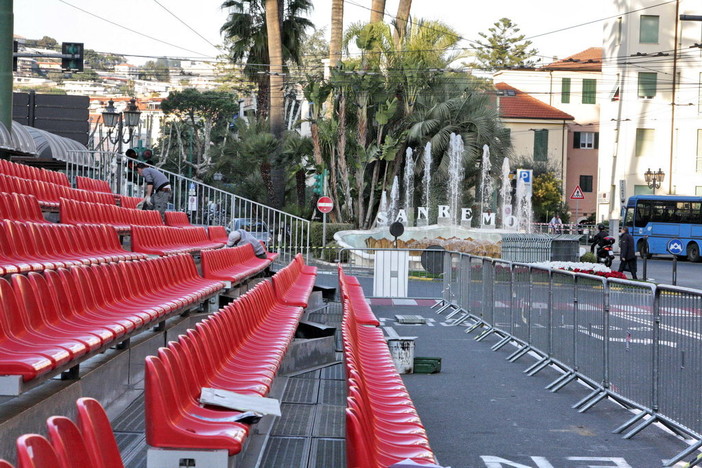 La tribuna in via Roma
