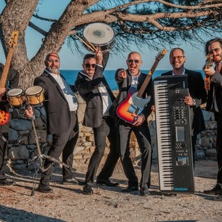 La band The Cu3e anima la serata al Porto Vecchio di Sanremo