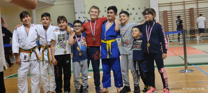 Gli atleti dello Tsukuri judo Ventimiglia al Memorial Serge Bruzat di Carnoles (foto)