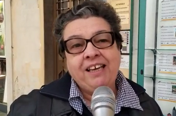 Psicosi coronavirus, parla la libraia: "Leggete libri, vi risparmierà il panico" (Video)