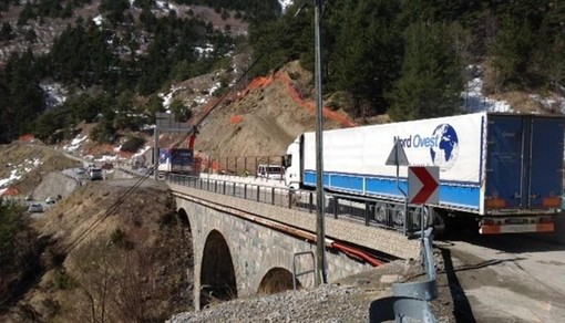 Divieto di circolazione per mezzi superiori alle 19 tonnellate sulla SS 20, AstraCuneo chiede un confronto con ANAS Divieto di circolazione per mezzi superiori alle 19 tonnellate sulla SS 20, AstraCuneo chiede un confronto con ANAS