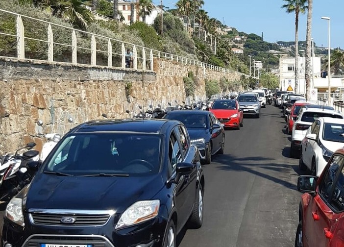 Sanremo: domenica scorsa il caos totale, domani verrà rifatta la segnaletica orizzontale in strada Tre Ponti