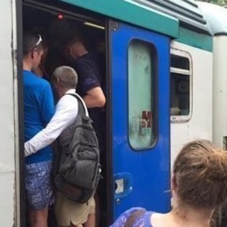 Treni affollati: Assoutenti chiede forze dell'ordine ed esercito per un presidio sanitario