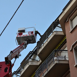 Sanremo: nonostante il forte vento pochi danni, i Vigili del Fuoco sono intervenuti per una paratia pericolante da un terrazzo Sanremo: nonostante il forte vento pochi danni, i Vigili del Fuoco sono intervenuti per una paratia pericolante da un terrazzo