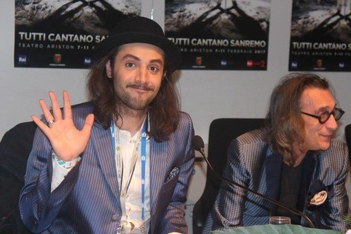 #Sanremo2017, Tommaso Pini inaugura le conferenze stampa al Palafiori: “Contento di essere riuscito a portare un brano dal tema delicato” #Sanremo2017, Tommaso Pini inaugura le conferenze stampa al Palafiori: “Contento di essere riuscito a portare un brano dal tema delicato”