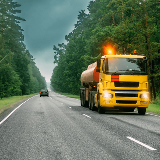 La sicurezza nel trasporto di merci pericolose: l'importanza dei trasportatori ADR certificati La sicurezza nel trasporto di merci pericolose: l'importanza dei trasportatori ADR certificati