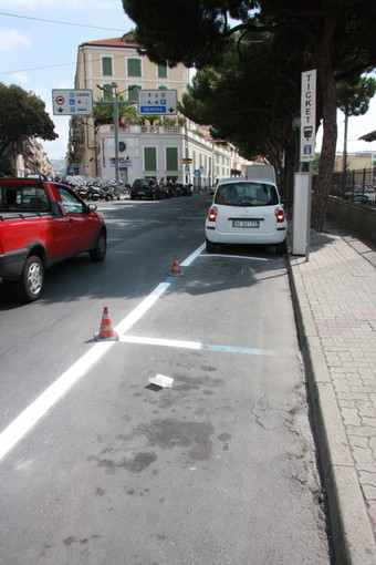 Sanremo: lettrice chiede di tornare ai parcheggi 'bianchi' sul lungomare Calvino Sanremo: lettrice chiede di tornare ai parcheggi 'bianchi' sul lungomare Calvino