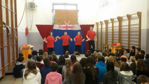 Pieve di Teco: spettacolo in lingua inglese per i ragazzi della scuola secondaria di I° grado (foto)