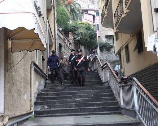Sanremo: volano bottiglie di vetro su un incrocio in via Martiri, arrestati dai carabinieri i tre responsabili Sanremo: volano bottiglie di vetro su un incrocio in via Martiri, arrestati dai carabinieri i tre responsabili