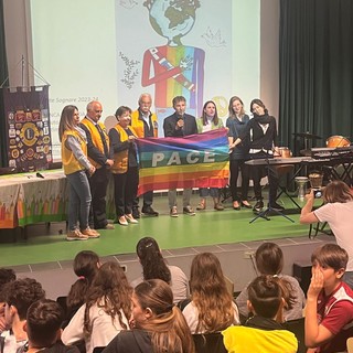 Ventimiglia: stiudenti delle scuole in campo per un progetto Onu dedicato alla pace Ventimiglia: stiudenti delle scuole in campo per un progetto Onu dedicato alla pace