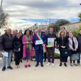Riva Ligure: un’aiuola di Iris per ricordare le donne vittime di violenza (foto) Riva Ligure: un’aiuola di Iris per ricordare le donne vittime di violenza (foto)
