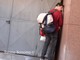 Sanremo: gesto incivile di un mendicante che urina davanti al Palafiori Sanremo: gesto incivile di un mendicante che urina davanti al Palafiori