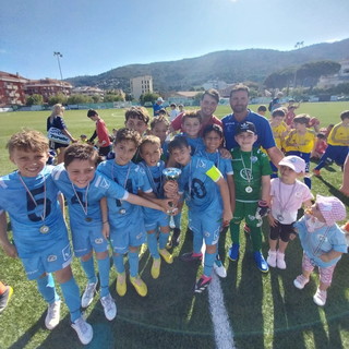 Calcio giovanile: l’Under 10 della Sanremese vince la Tempocasa Cup e vola alle finali con Juventus, Milan e Chelsea Calcio giovanile: l’Under 10 della Sanremese vince la Tempocasa Cup e vola alle finali con Juventus, Milan e Chelsea