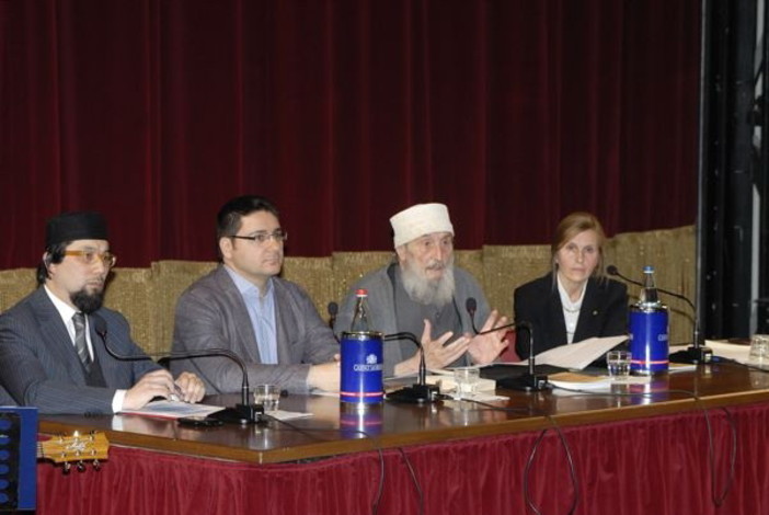 Pubblico numeroso ieri al Teatro del Casinò per i Martedì Letterari su 'L'ultimo Califfo a Sanremo'