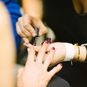 Nail art su gel: come scegliere decorazioni semplici, brillanti o effetto texture senza compromettere la tenuta Nail art su gel: come scegliere decorazioni semplici, brillanti o effetto texture senza compromettere la tenuta