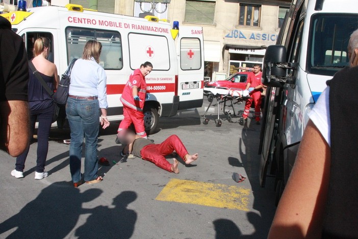 Sanremo: clochard ubriaco nella stazione delle corriere cade e viene portato in Ospedale