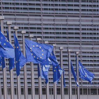 Aiuti di Stato: la Commissione approva un sostegno pubblico di 3,2 miliardi da parte di sette Stati membri a favore di un progetto paneuropeo di ricerca e innovazione Aiuti di Stato: la Commissione approva un sostegno pubblico di 3,2 miliardi da parte di sette Stati membri a favore di un progetto paneuropeo di ricerca e innovazione