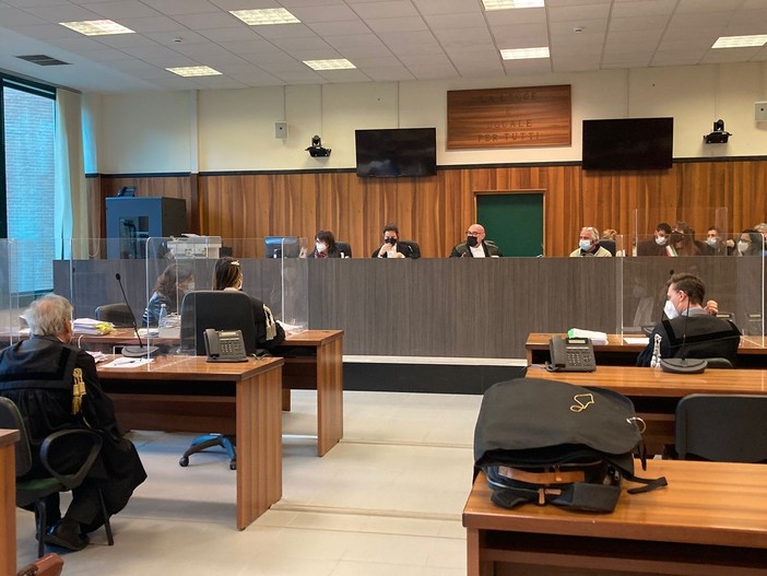 Imperia, falsi incidenti stradali per incassare il premio delle assicurazioni: sul processo incombe la mannaia della prescrizione Imperia, falsi incidenti stradali per incassare il premio delle assicurazioni: sul processo incombe la mannaia della prescrizione